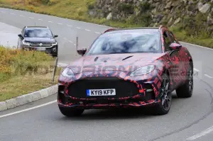 Aston Martin DBX S - Foto Spia 29-09-2021 - 30