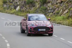 Aston Martin DBX S - Foto Spia 29-09-2021 - 5