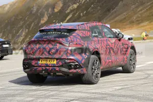 Aston Martin DBX S - Foto Spia 29-09-2021 - 7