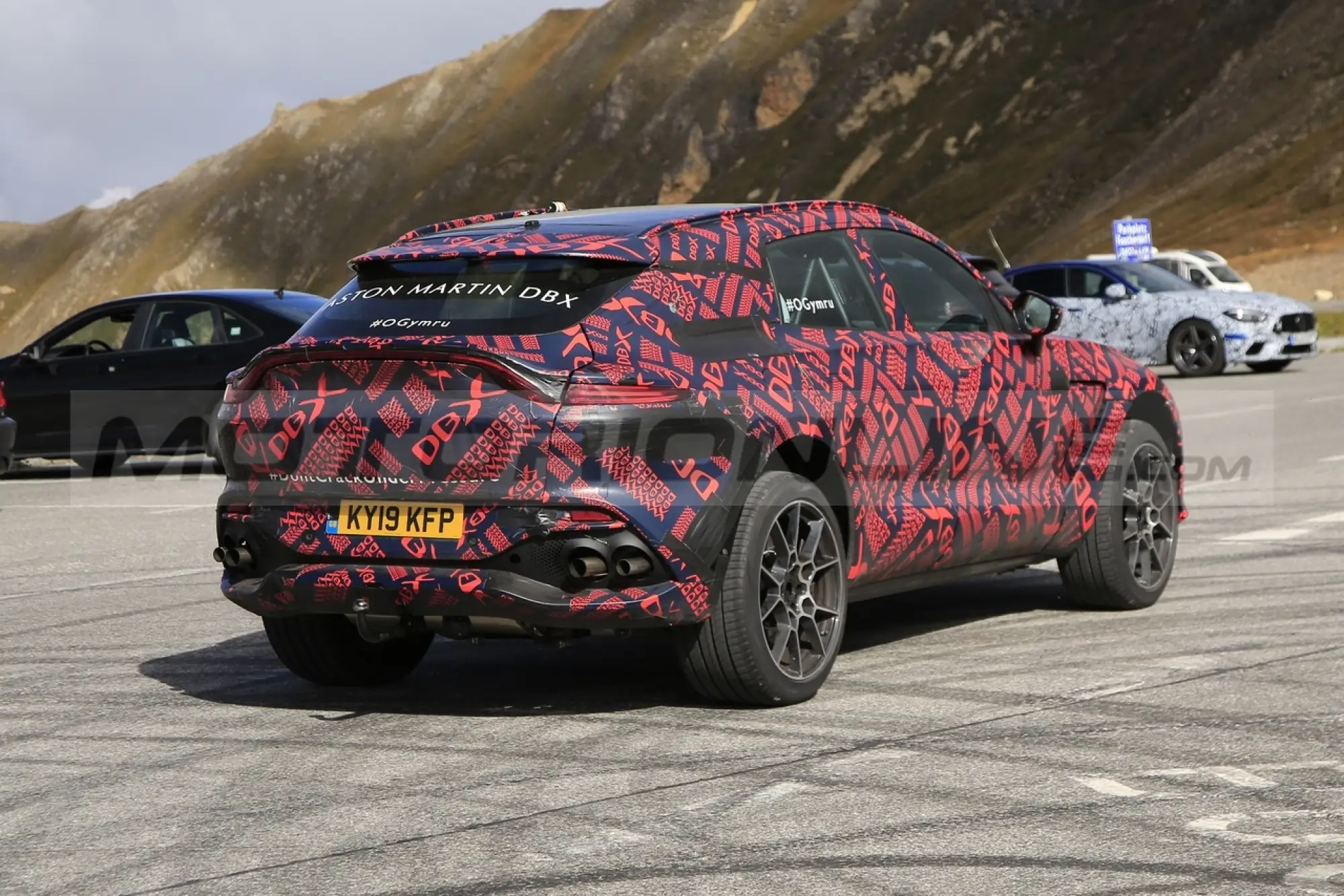 Aston Martin DBX S - Foto Spia 29-09-2021 - 16