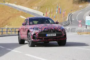 Aston Martin DBX S - Foto Spia 29-09-2021