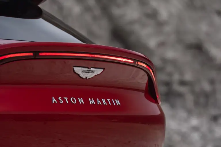 Aston Martin DBX - 15