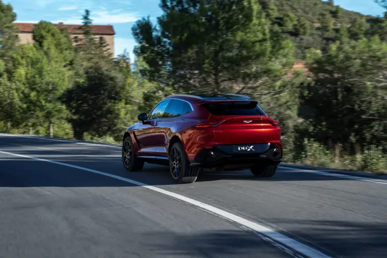 Aston Martin DBX - 20