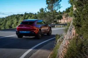 Aston Martin DBX - 2