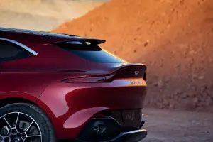 Aston Martin DBX - 9