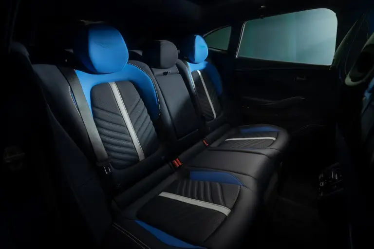 Aston Martin DBX707 - Foto - 14