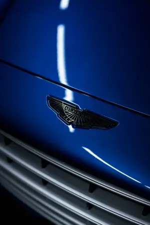 Aston Martin DBX707 - Foto