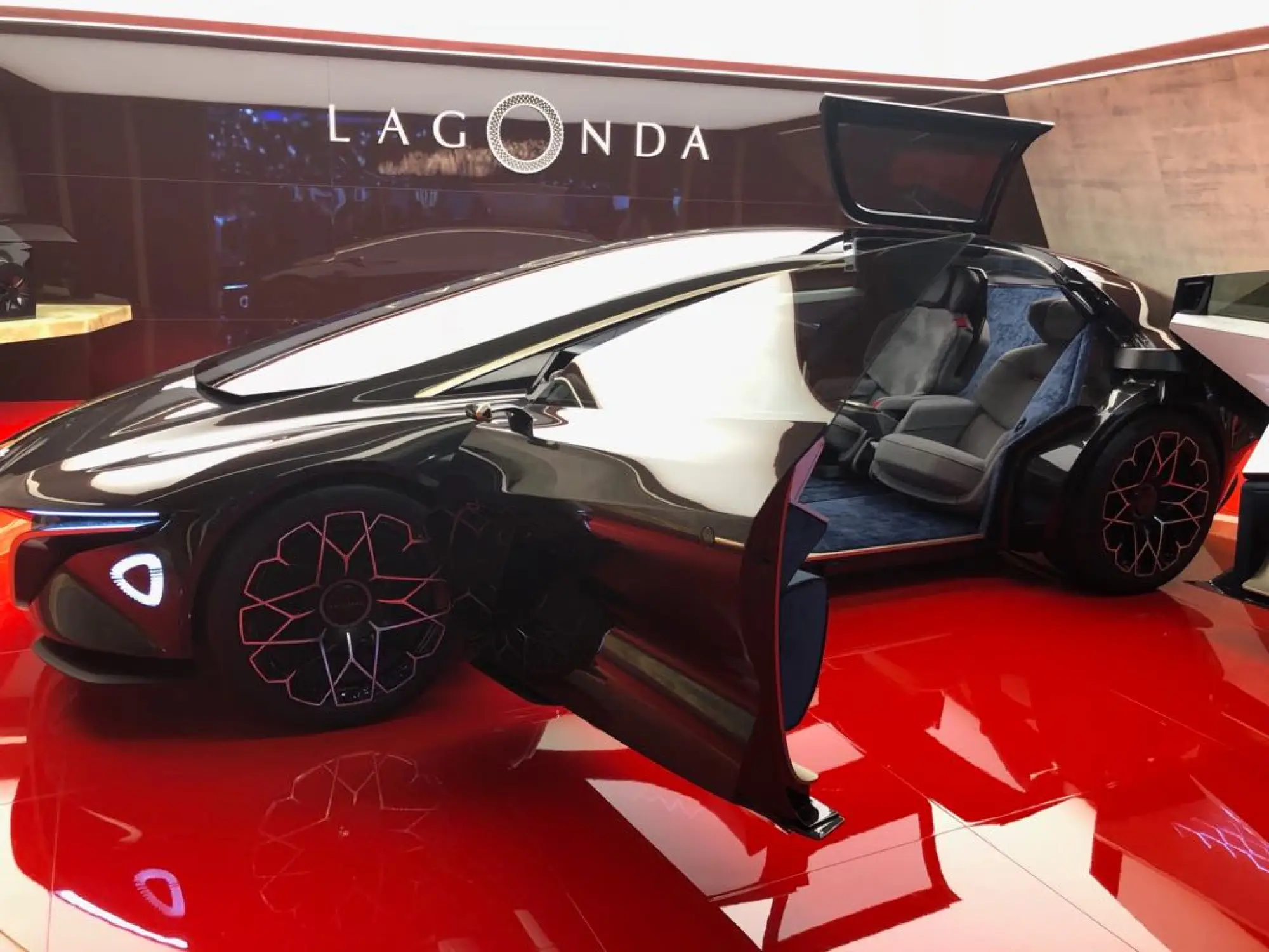 Aston Martin Lagonda Vision Concept - Salone di Ginevra 2018 - 2