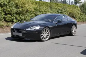 Aston Martin Rapide restyling foto spia agosto 2012