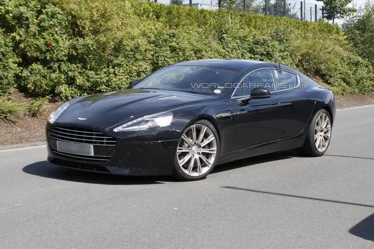 Aston Martin Rapide restyling foto spia agosto 2012 - 3