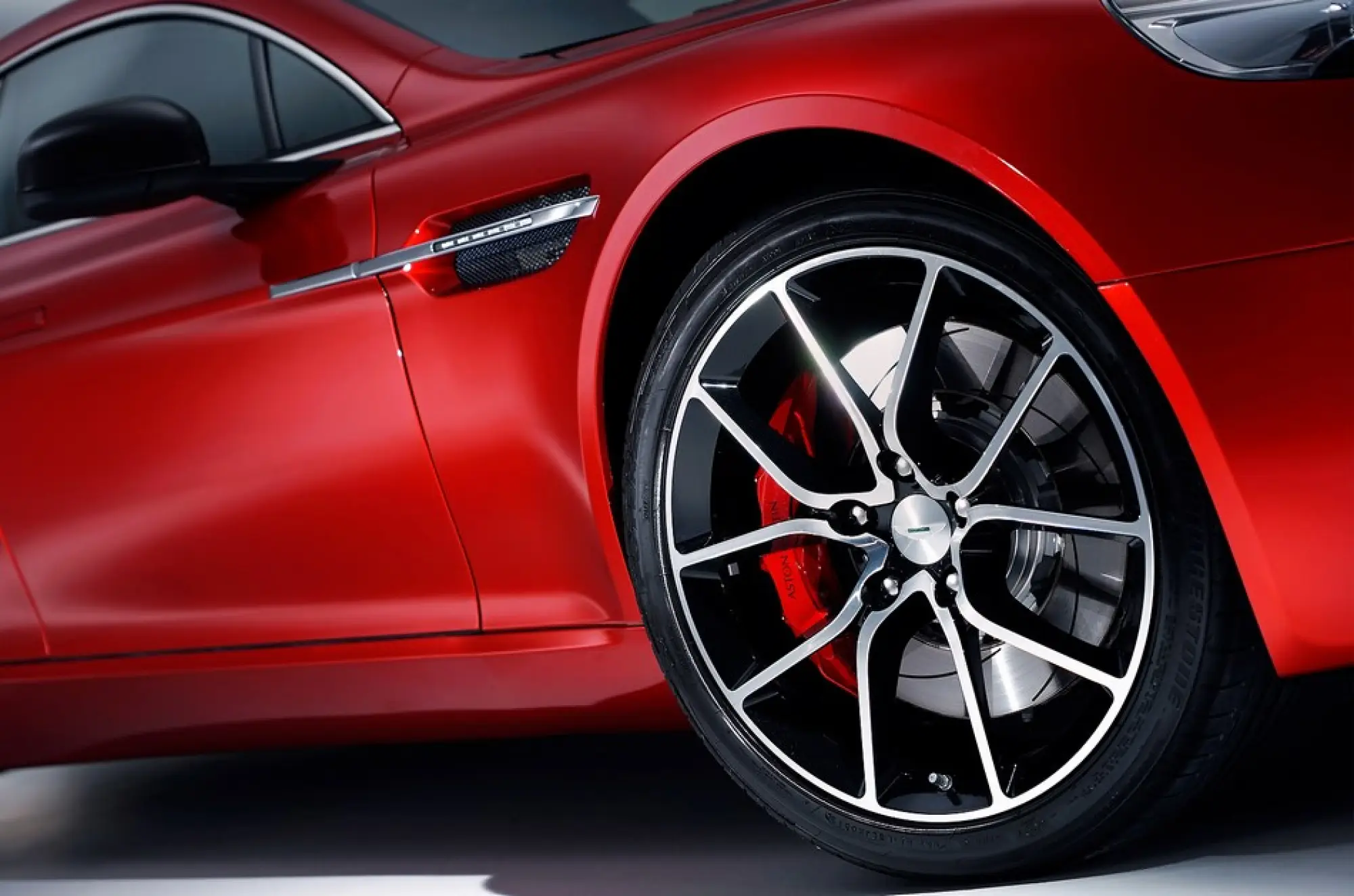 Aston Martin Rapide S - 5