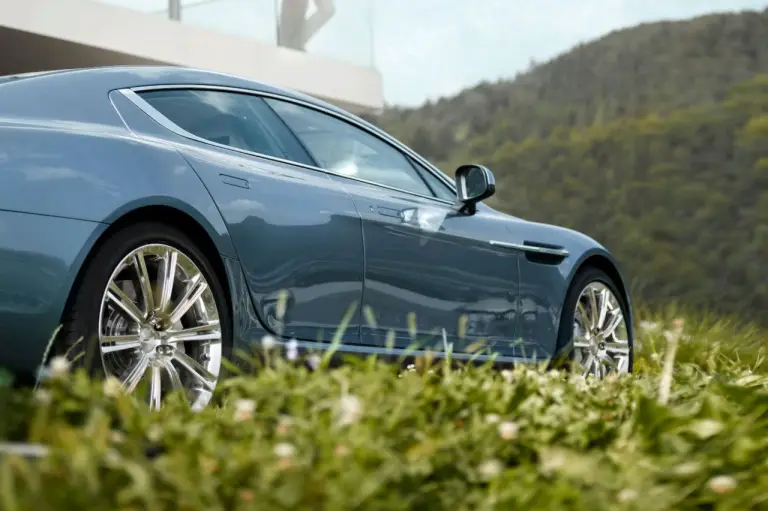 Aston Martin Rapide - 15