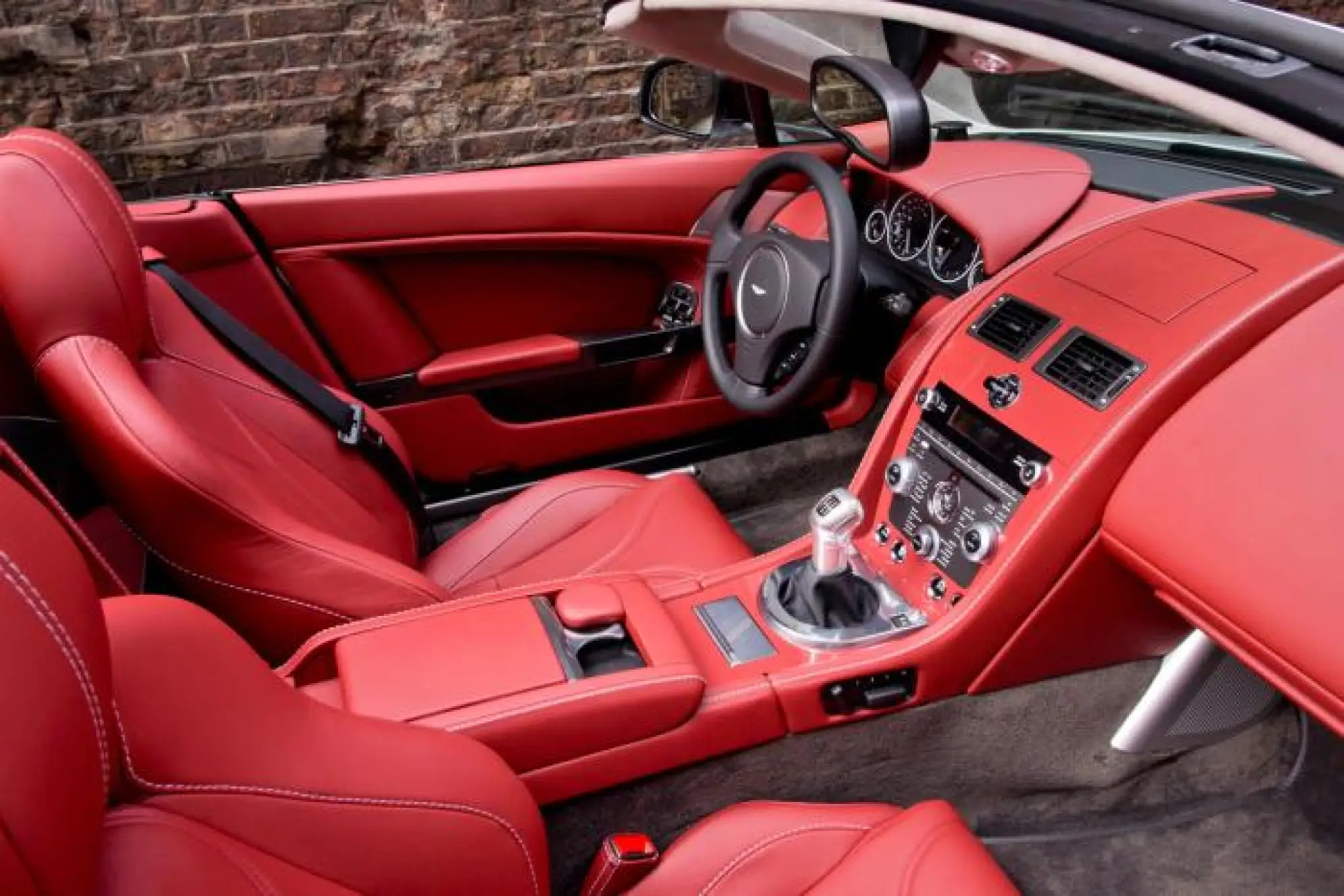 Aston Martin V12 Vantage Roadster ufficiale - 3