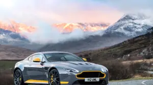 Aston Martin V12 Vantage S e V8 Vantage GTS MY 2017 - 42