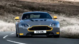 Aston Martin V12 Vantage S e V8 Vantage GTS MY 2017 - 50