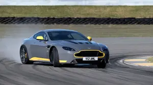 Aston Martin V12 Vantage S e V8 Vantage GTS MY 2017