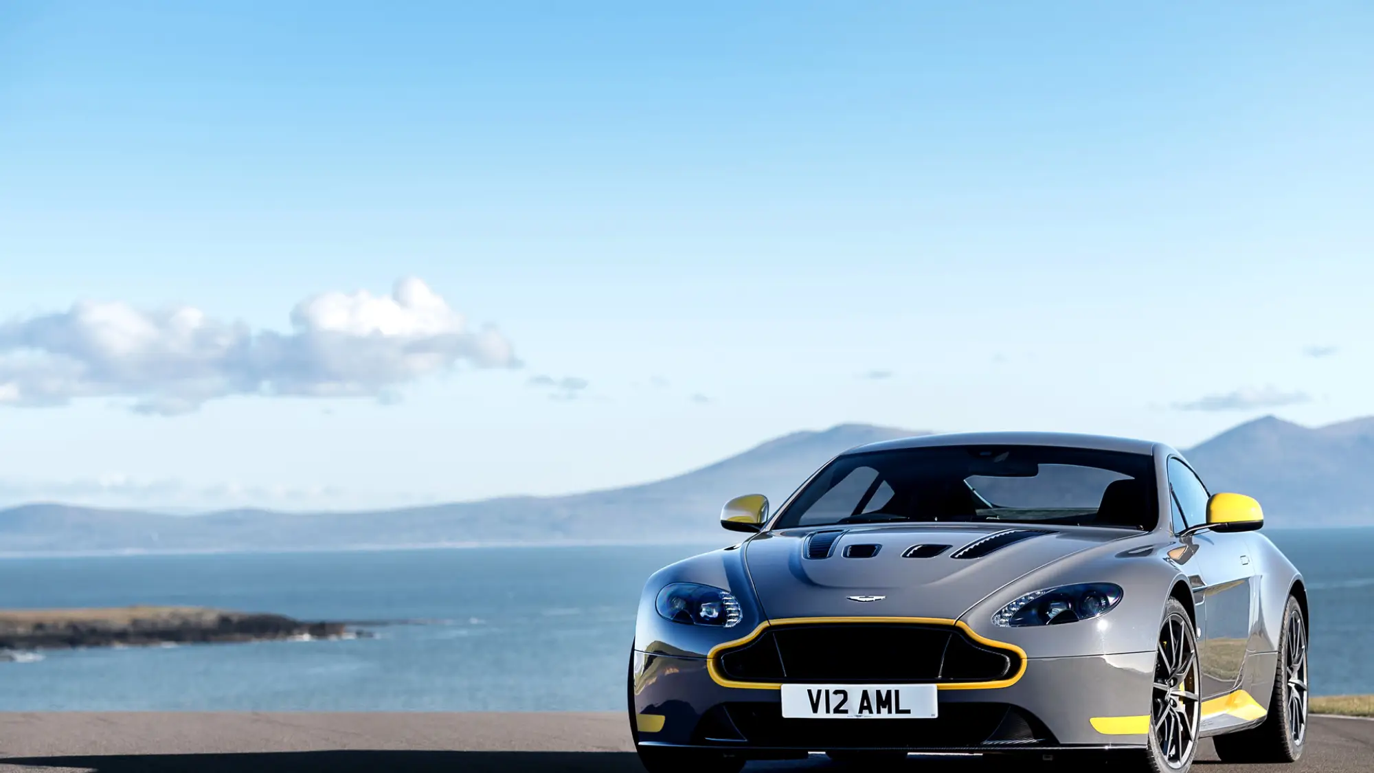 Aston Martin V12 Vantage S e V8 Vantage GTS MY 2017 - 36