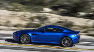 Aston Martin V12 Vantage S e V8 Vantage GTS MY 2017