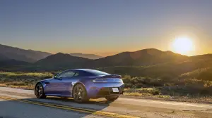 Aston Martin V12 Vantage S e V8 Vantage GTS MY 2017 - 5