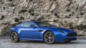 Aston Martin V12 Vantage S e V8 Vantage GTS MY 2017