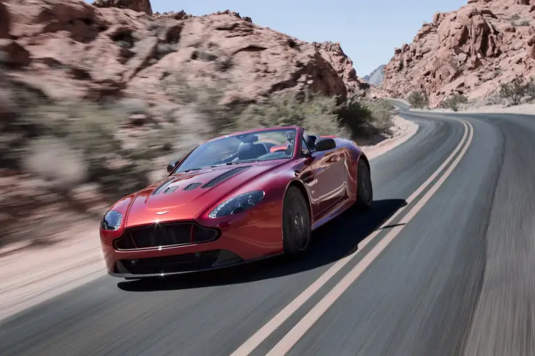 Aston Martin V12 Vantage S Roadster - 12