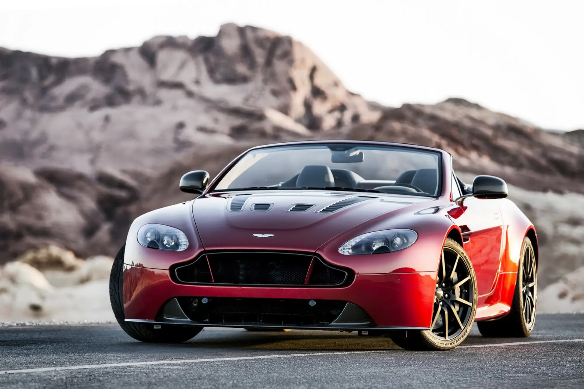 Aston Martin V12 Vantage S Roadster - 34