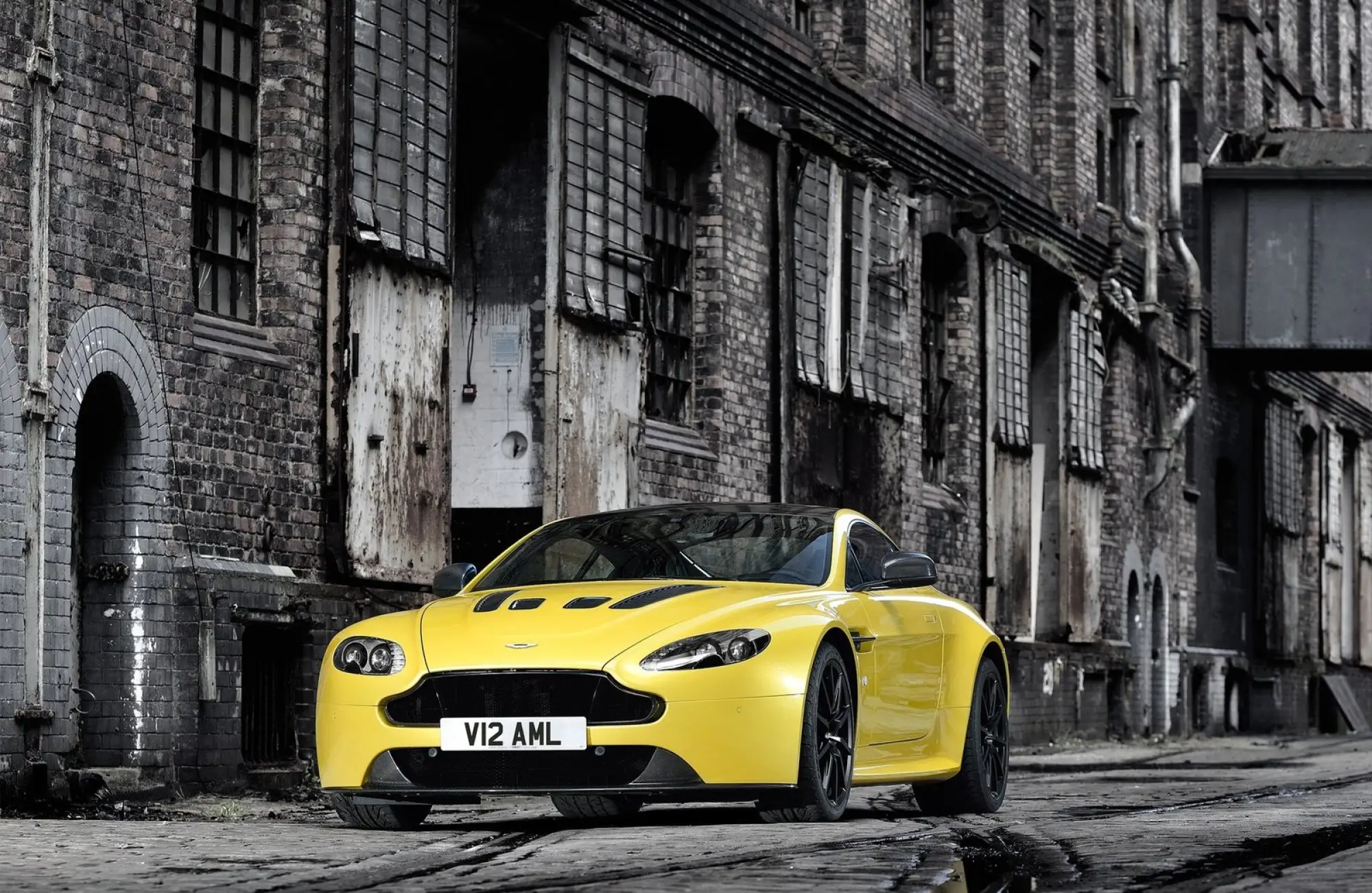 Aston Martin V12 Vantage S - 6