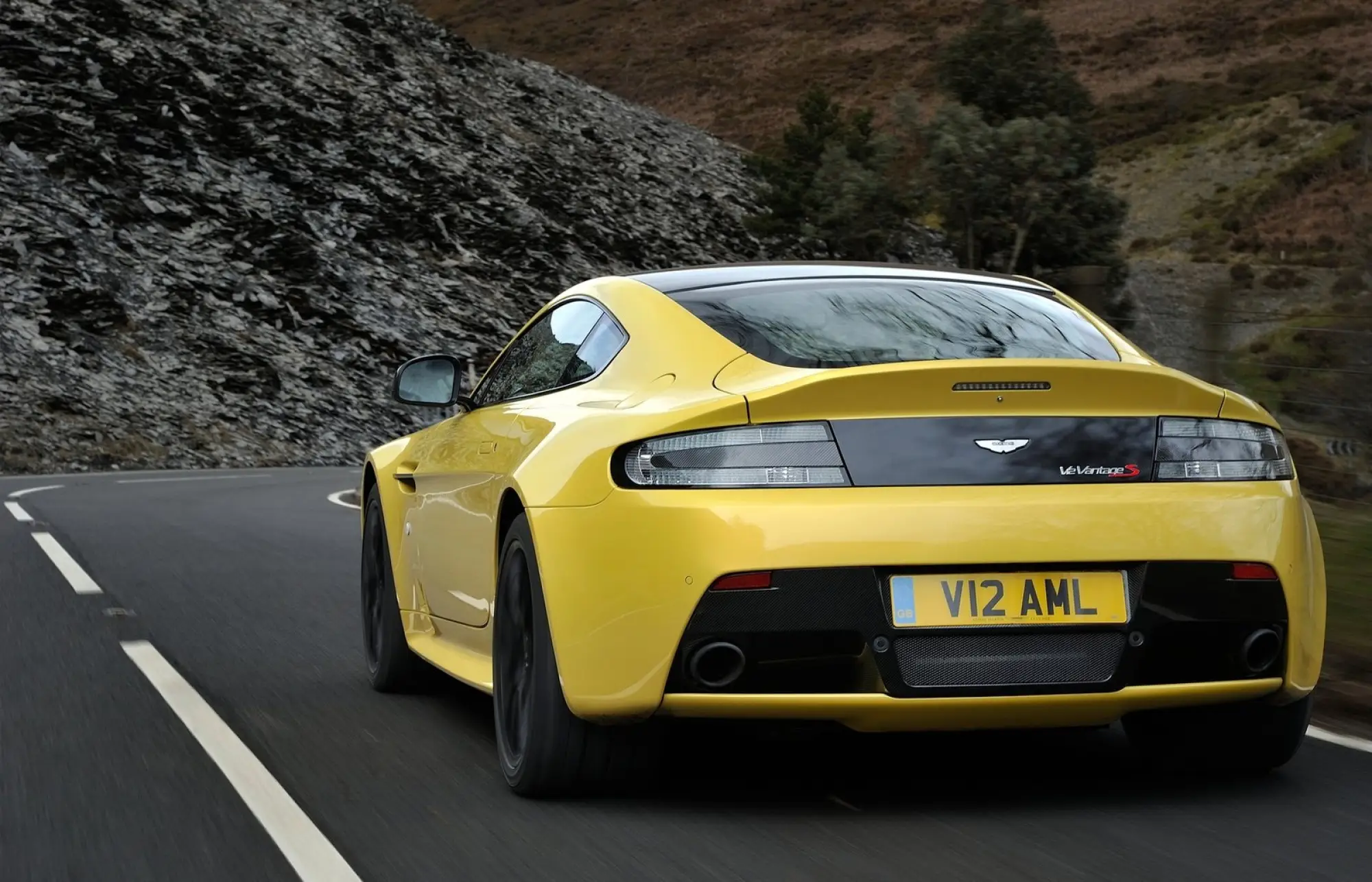 Aston Martin V12 Vantage S - 10