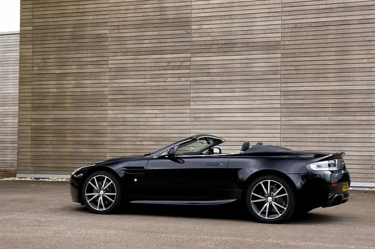 Aston Martin V8 Vantage N420 Roadster - 1