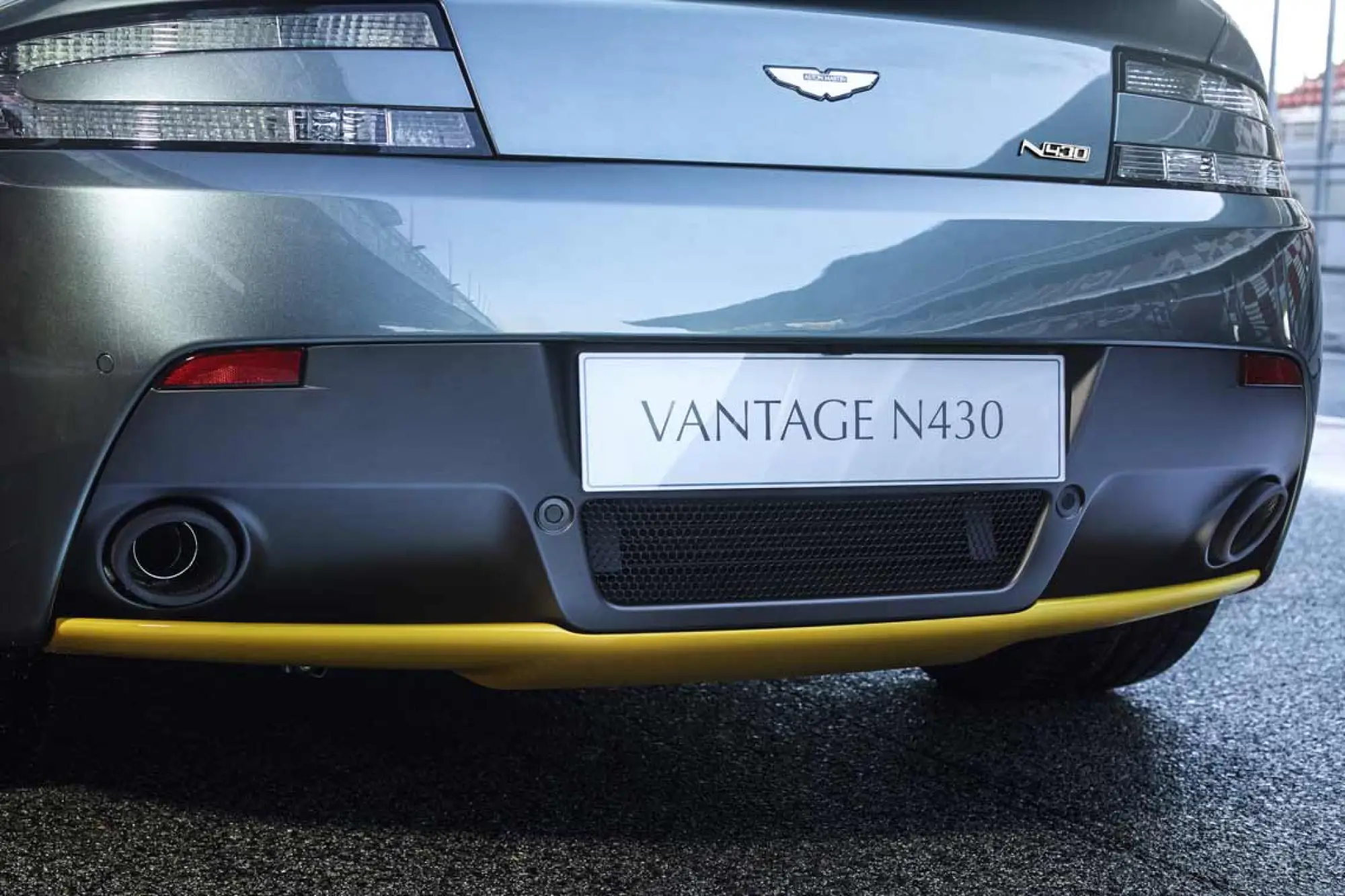 Aston Martin V8 Vantage N430 - 8