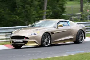 Aston Martin Vanquish dorata foto spia - 1