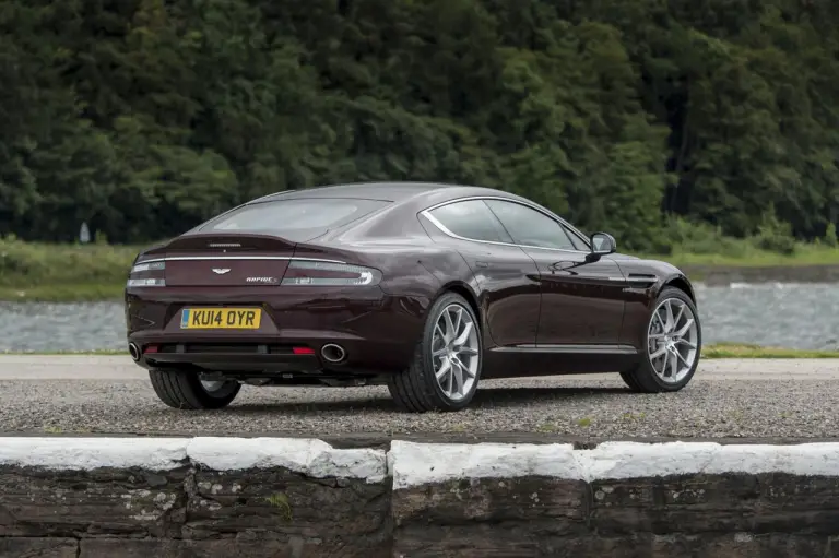 Aston Martin Vanquish e Rapide S 2015 - 11