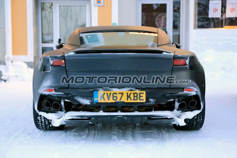 Aston Martin Vanquish MY 2019 foto spia 14 dicembre 2017 - 6