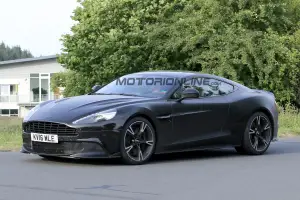 Aston Martin Vanquish S 2017 - Foto spia 12-07-2016 - 3