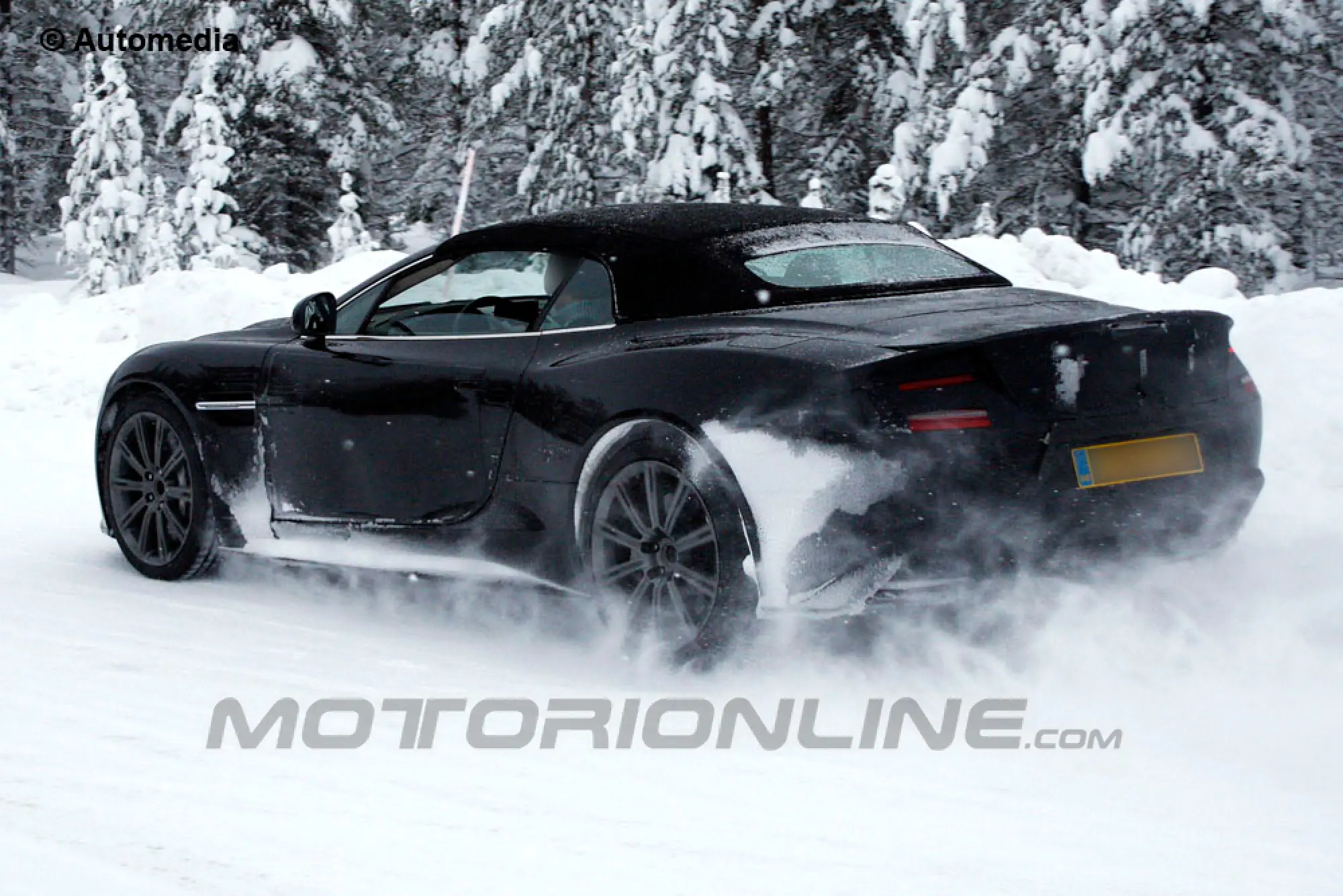 Aston Martin Vanquish Volante - Foto spia 16-02-2013 - 4