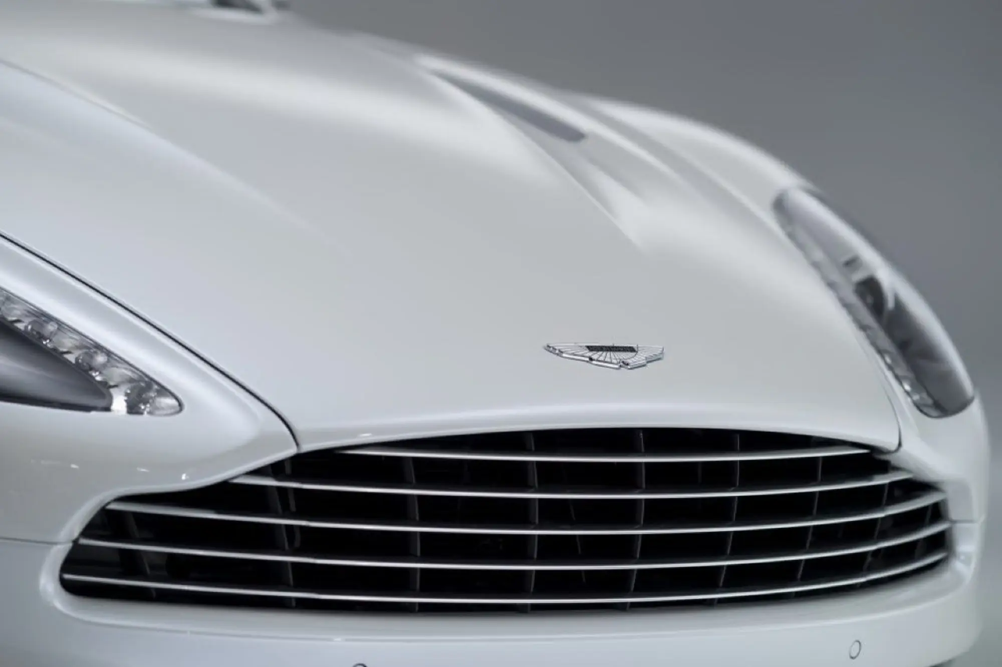 Aston Martin Vanquish Volante - Foto ufficiali - 9