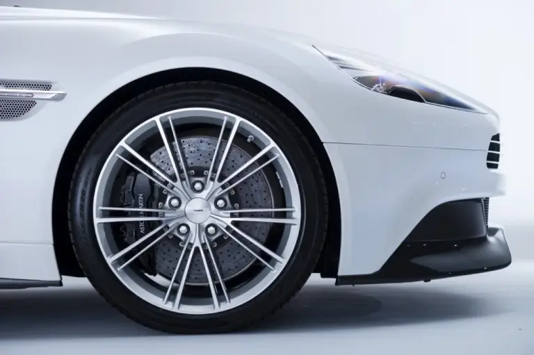 Aston Martin Vanquish Volante - Foto ufficiali - 11