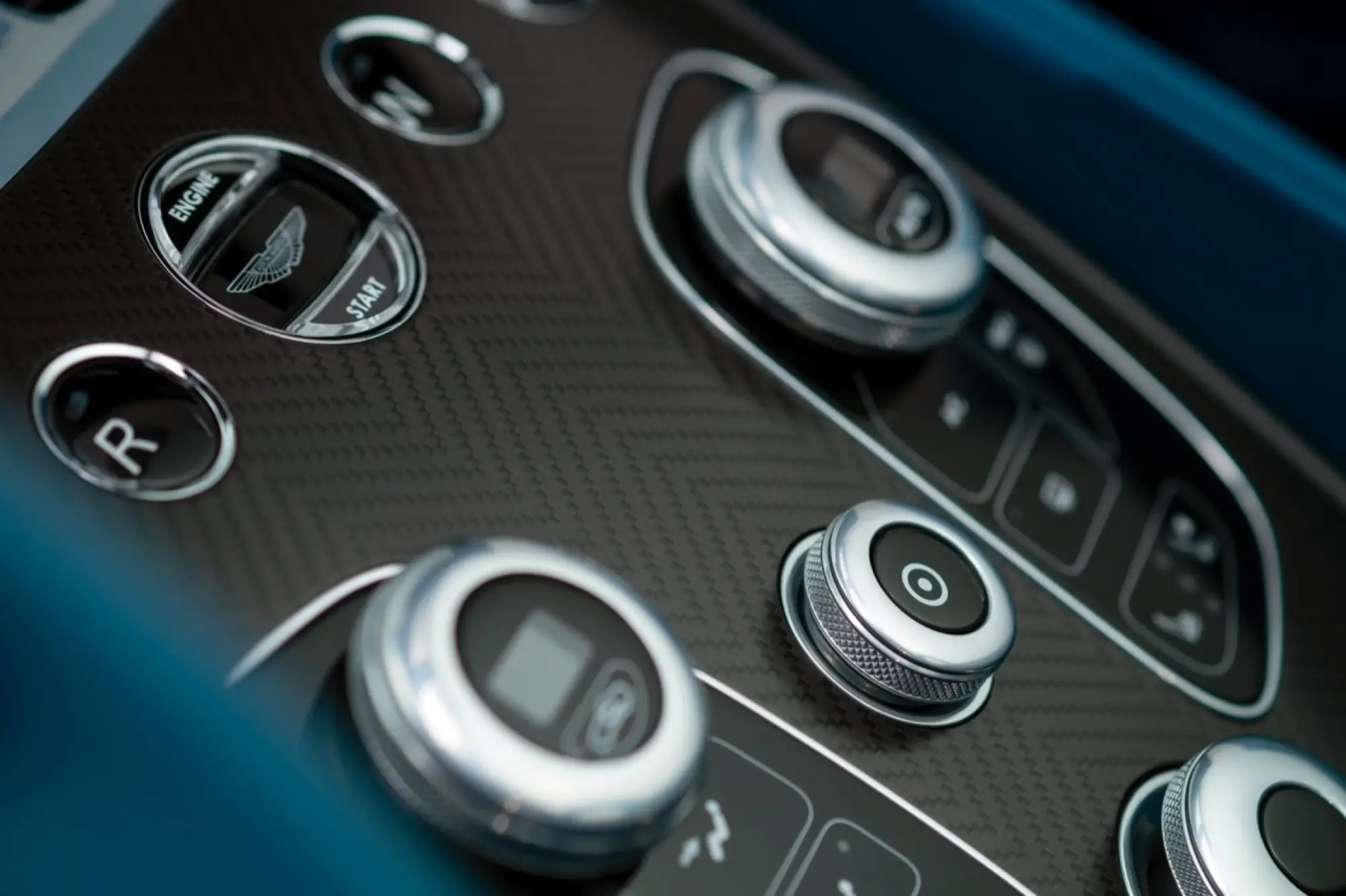 Aston Martin Vanquish Volante - Foto ufficiali - 21