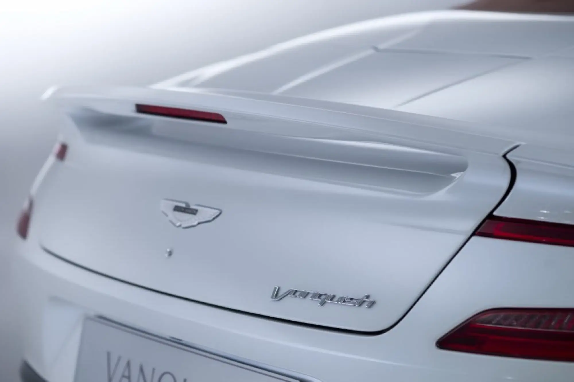 Aston Martin Vanquish Volante - Foto ufficiali - 22