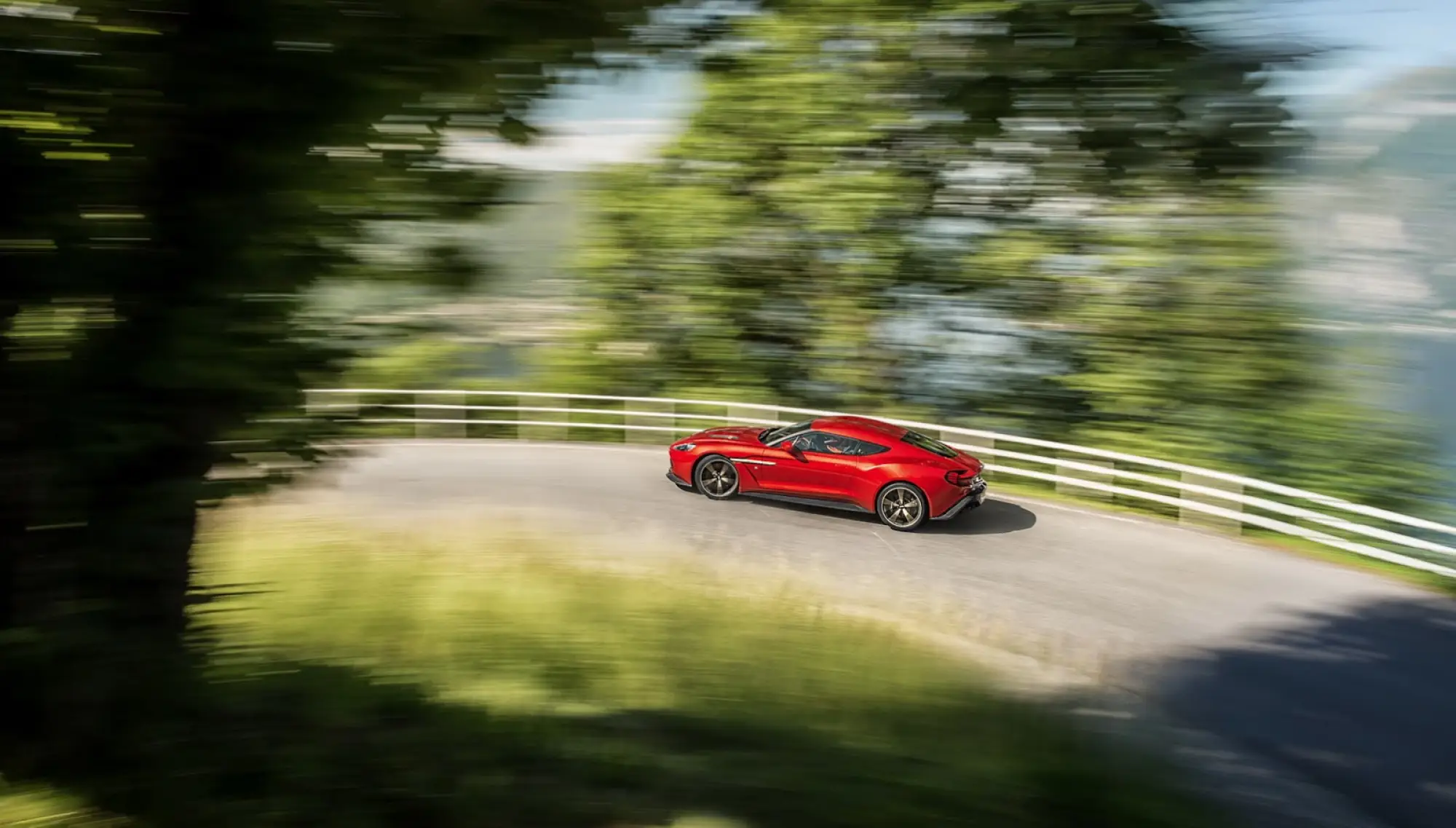 Aston Martin Vanquish Zagato Coupè Concept - 5