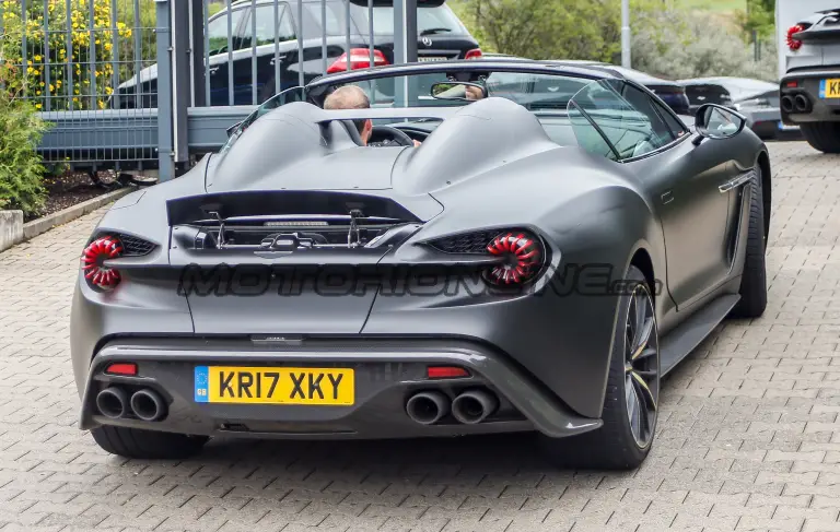 Aston Martin Vanquish Zagato Speedster - Foto spia 27-07-2017 - 7