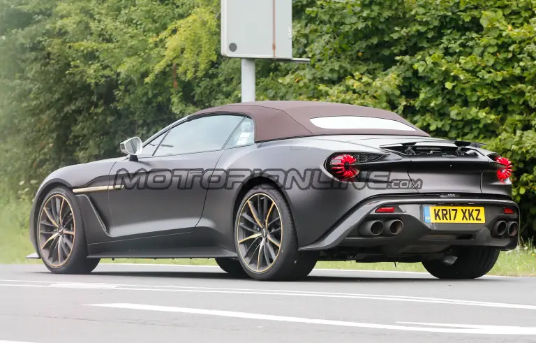 Aston Martin Vanquish Zagato Volante - Foto spia 28-07-2017 - 11