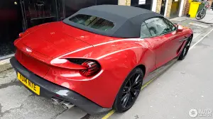 Aston Martin Vanquish Zagato Volante in strada - 1