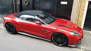 Aston Martin Vanquish Zagato Volante in strada