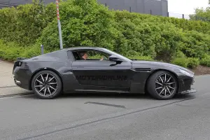 Aston Martin Vantage 2017 - Foto spia 23-06-2016 - 5