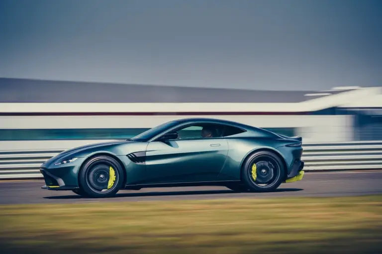 Aston Martin Vantage AMR - Foto ufficiali - 2