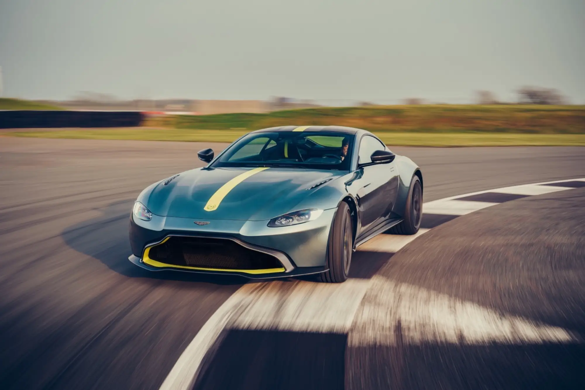 Aston Martin Vantage AMR - Foto ufficiali - 3