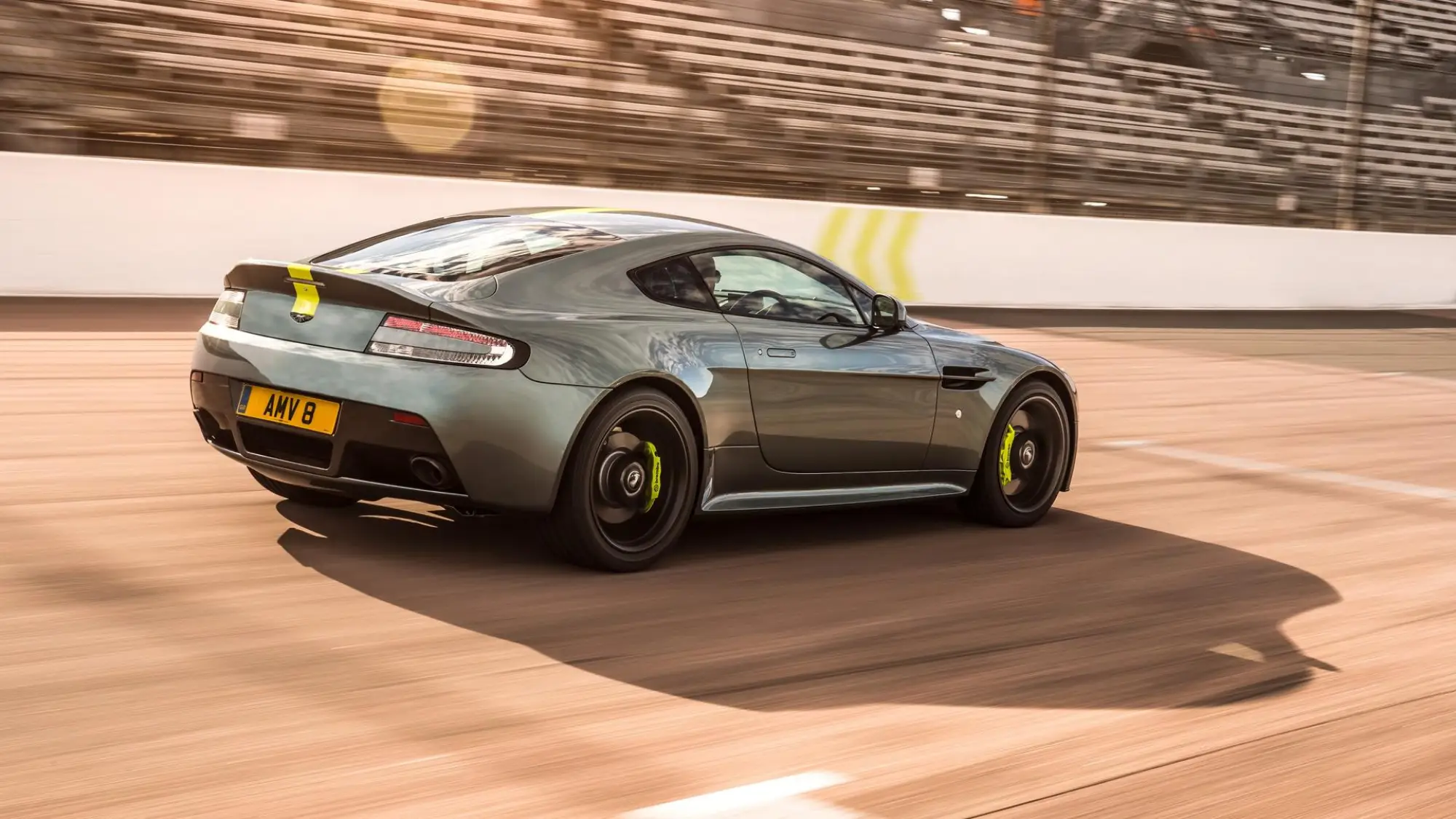 Aston Martin Vantage AMR - 10