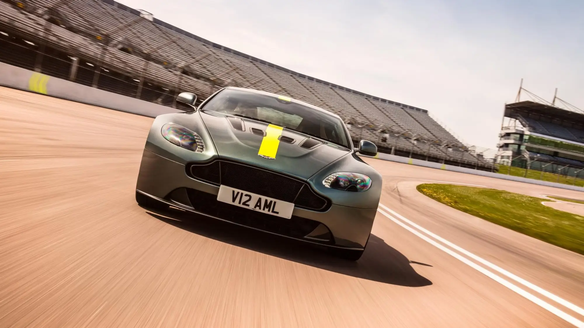 Aston Martin Vantage AMR - 3