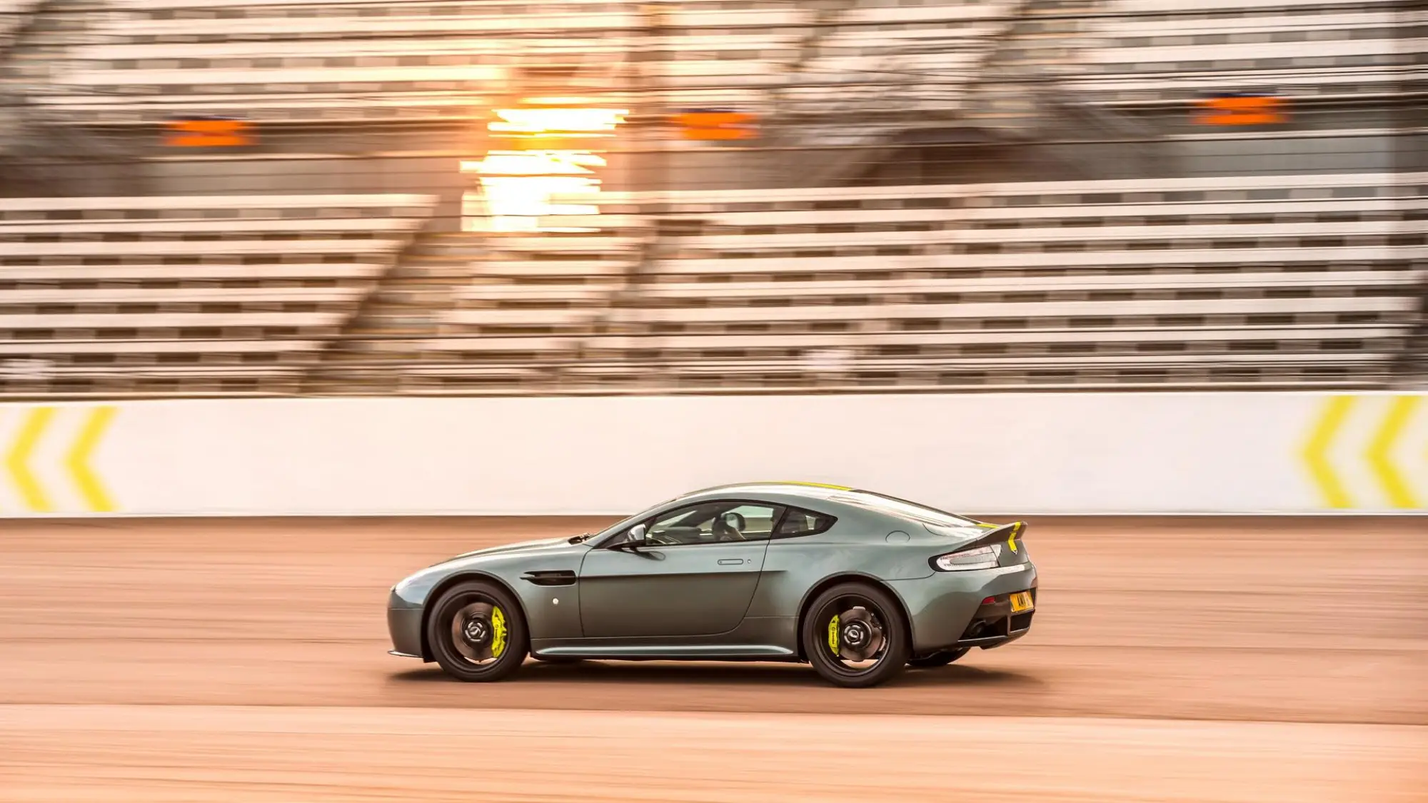 Aston Martin Vantage AMR - 7